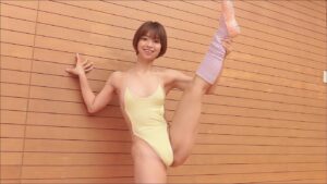 【レオタード】体育館で体操するショートカット美少女😍じっくりY字バランス【グラビアアイドル】