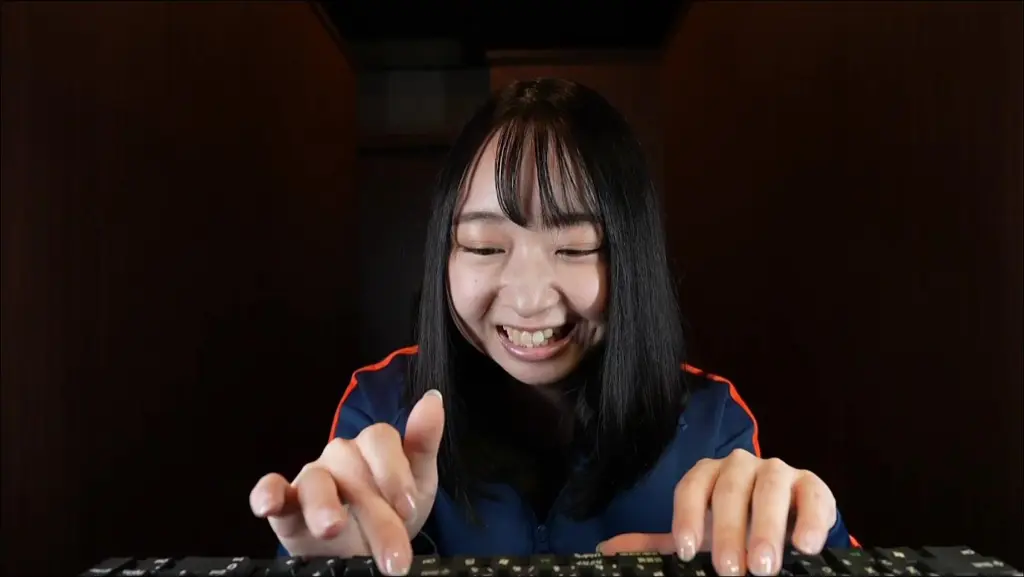 【グラドル】漫喫で変態ハイレグ姿をエロチャット配信するグラドル????尻フェチ×舌フェチ【榑林里奈】