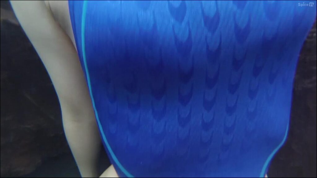 【グラドル】ハイレグ競泳水着を着たまま温泉に浸かる美女をローアングル接写😍水中カメラ×ピタピタ【京本有加】
