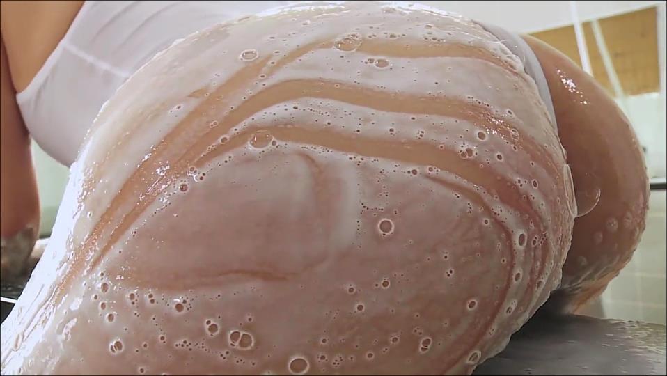 【グラドル】白濁液でぬるぬるにした超ハイレグで跨ってスリスリ😍競泳水着×接写【日向葵衣】 – フェチなカット2