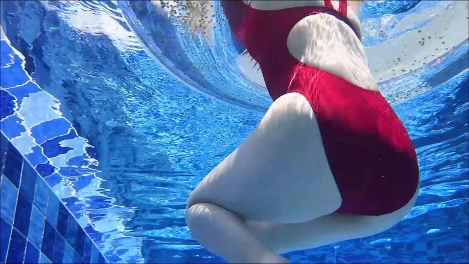 【グラドル】透明感溢れる18歳にピッタリ張り付く競泳水着フェチ😍水中カメラ×高身長【平山えゆ】 – 積極的なカット2