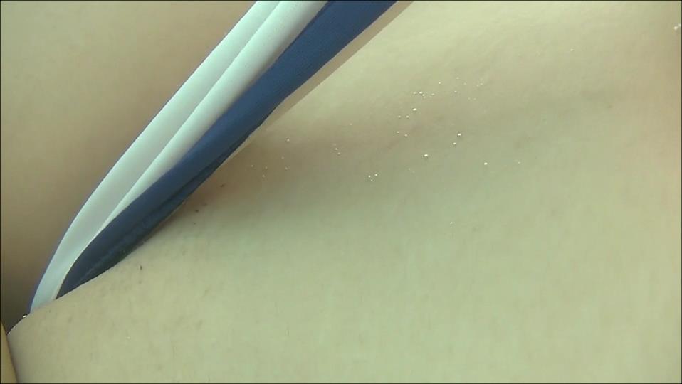 【グラドル】濡れたスク水で蹲踞させられるアイドル😍キワドいトコを接写されて透け【里屋舞美】 – 頑張ってるカット