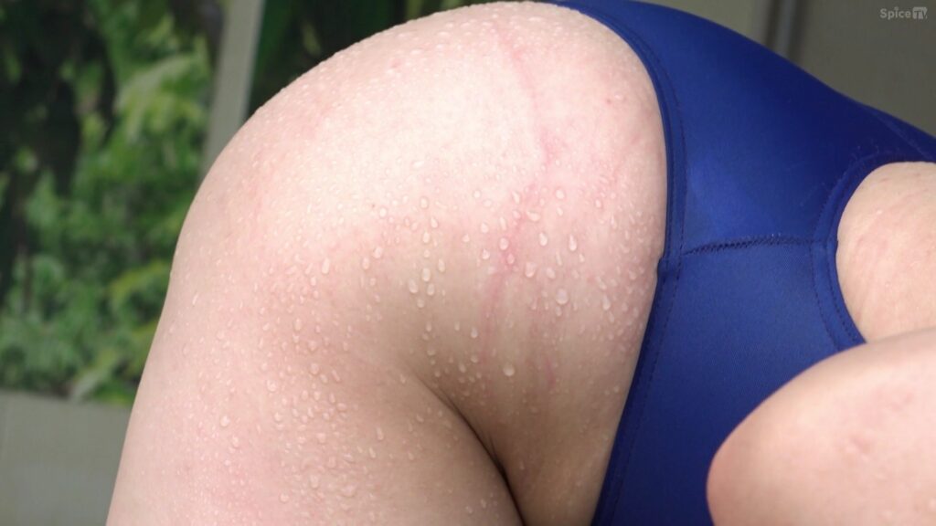 【フェチ画像】普通の競泳水着で体操するアイドルをローアングルでフェチ撮影&#x1f60d;水中カメラ×舐め【鈴木ことね】 – 忘れられないカット