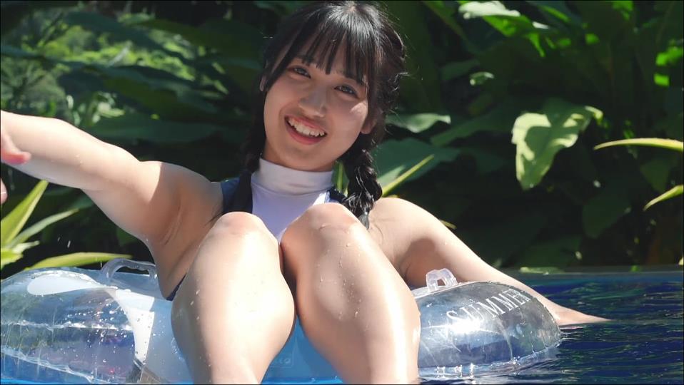 【グラドル】人気アイドルグループの水色担当の濡れたハイレグ競泳水着😍じっくり鑑賞×水中カメラ【グラビアアイドル】 – 愛おしいカット