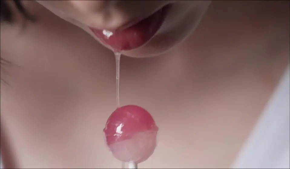 【フェチ画像】クール美女が白レオタードのハイレグをグイグイ😍M字開脚×舐め×テカテカ【村雨芙美】 – 萌えカット2