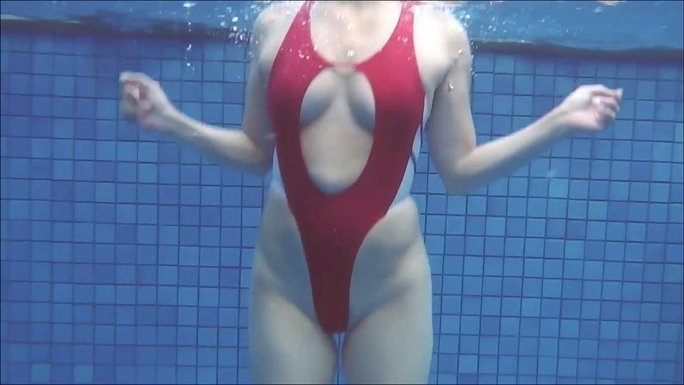 【フェチ画像】うっすら透ける改造競泳水着で泳ぐ美女の股間をしつこく接写😍ローアングル×水中カメラ【国友愛佳】 – 神カット