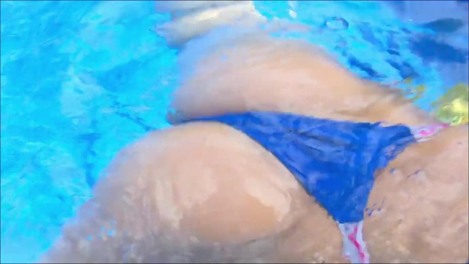 【フェチ画像】爆乳アイドルの改造ハイレグを下から鬼接写😍水中カメラ×大開脚【愛場れいら】 – 愛おしいカット