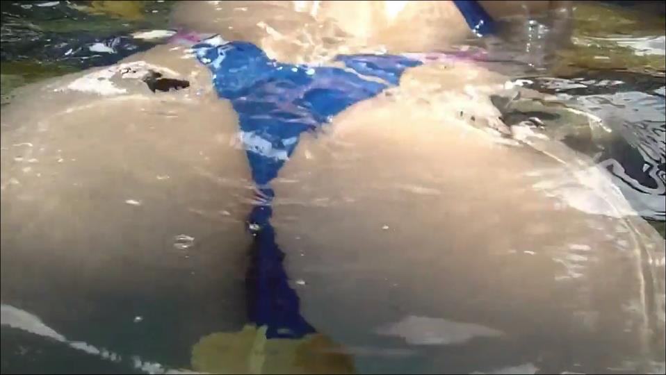 【フェチ画像】爆乳アイドルの改造ハイレグを下から鬼接写😍水中カメラ×大開脚【愛場れいら】 – エッチなカット