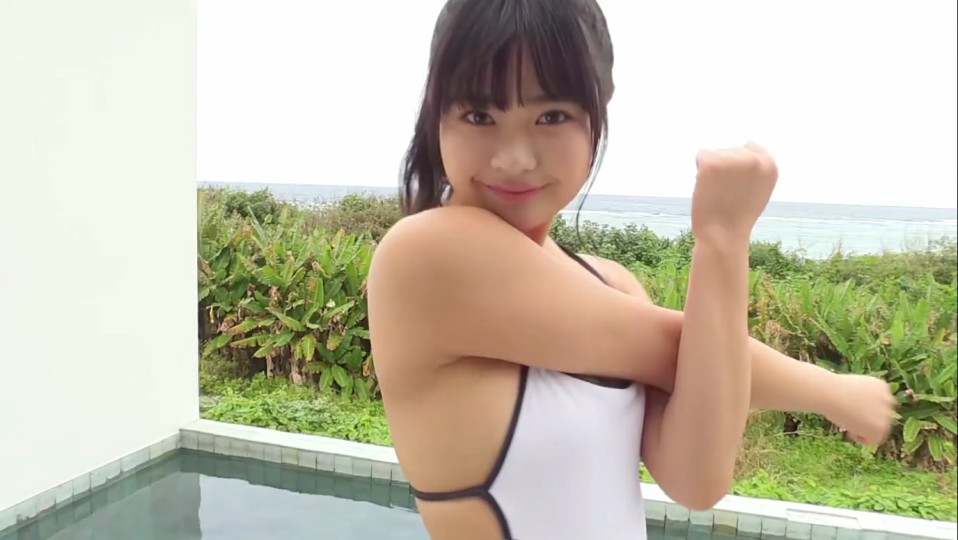 【フェチ画像】朝ドラ女優みたいな清純美少女が薄スク水でY字バランス😍水中カメラ×尻フェチ【西本ヒカル】 – 妖艶カット