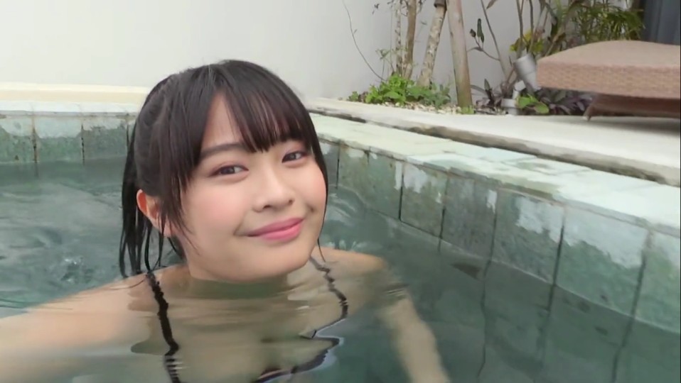 【フェチ画像】朝ドラ女優みたいな清純美少女が薄スク水でY字バランス😍水中カメラ×尻フェチ【西本ヒカル】 – ヌけるカット