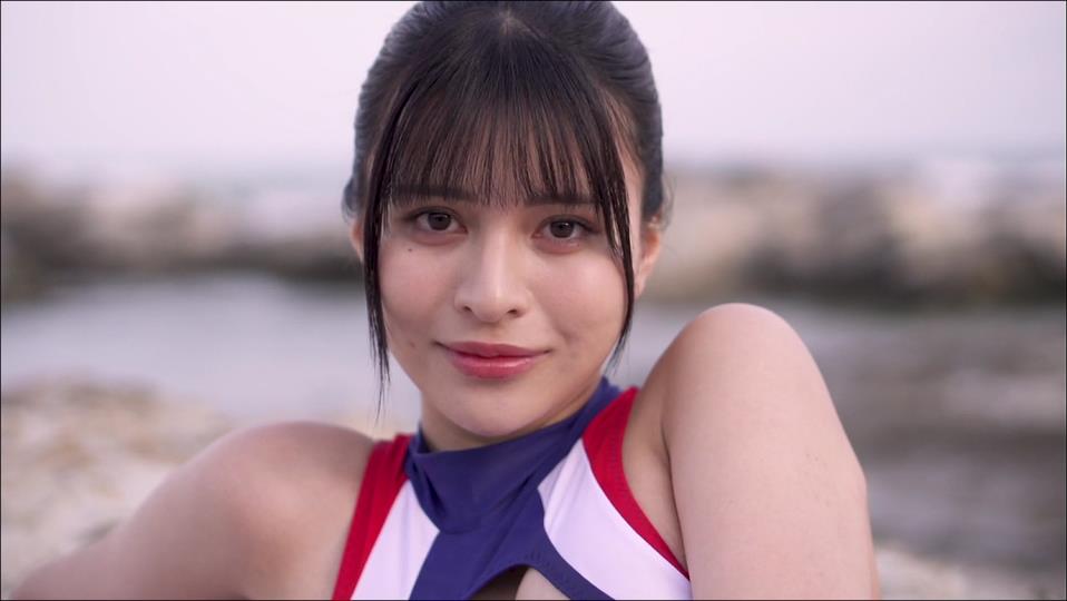 【フェチ画像】極小ハイレグ競泳水着を着て海辺で開脚させられる女子大生グラドル😍接写×尻フェチ【東村らむ】 – フェチなカット2