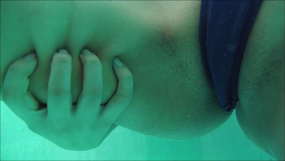 【フェチ画像】水も滴る変態ハイレグに鬼接写される法学部グラドル😍M字開脚×水中カメラ【橋本ひかり】 – 癒やされるカット