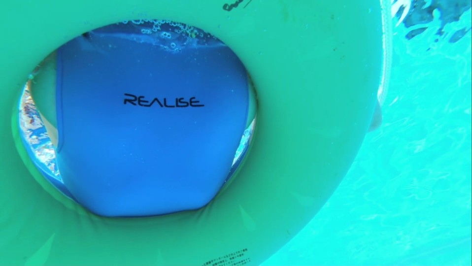 【フェチ画像】ピタピタのウスウス競泳水着のハイレグをスリスリする美少女😍水中カメラ×デビュー作【高坂琴水】 – ありがたいカット