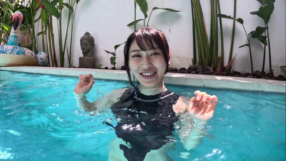 【フェチ画像】超絶ハイレグがギッチギチで前も後ろもエグい食い込み😍グイグイ×水中カメラ【城咲れい】 – 忘れられないカット