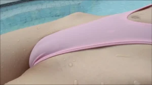 【フェチ画像】透けてる！？高身長美少女のハイレグ水着をじっくり接写????グイグイ×水中カメラ【木村あやね】