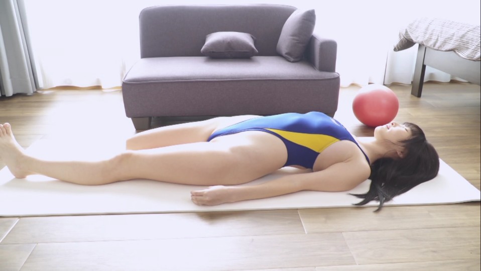 【フェチ画像】超絶ハイレグでエクササイズする美女の鼠径部に接写😍M字開脚×バランスボール【片岡未優】 – 積極的なカット