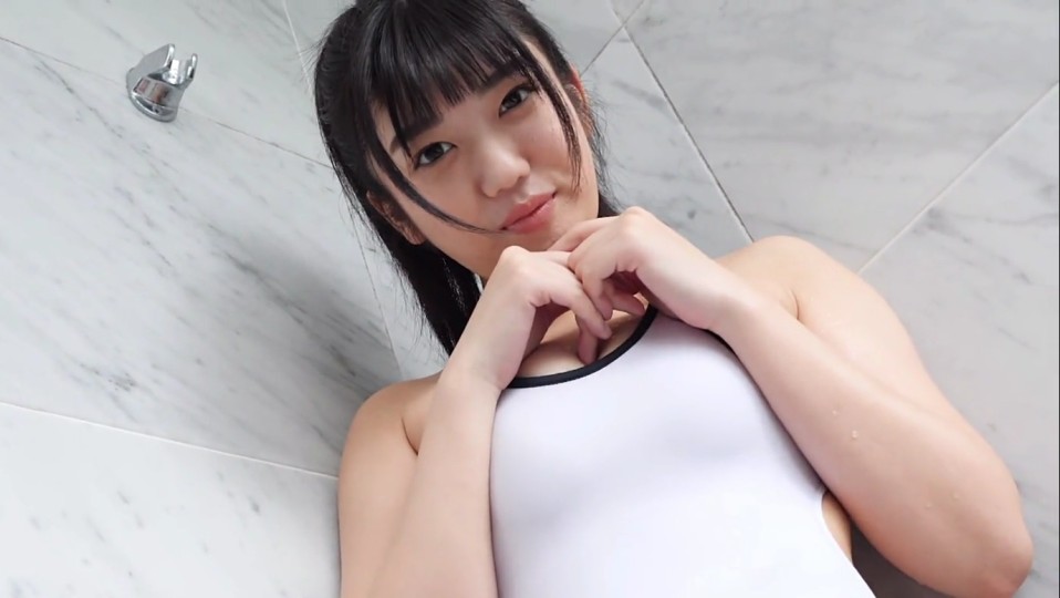 【フェチ画像】白スク水が濡れてピッタリ貼りつく美肌音大生の白シャワー😍尻フェチ×泡洗体【石井ひなこ】 – グッとくるカット