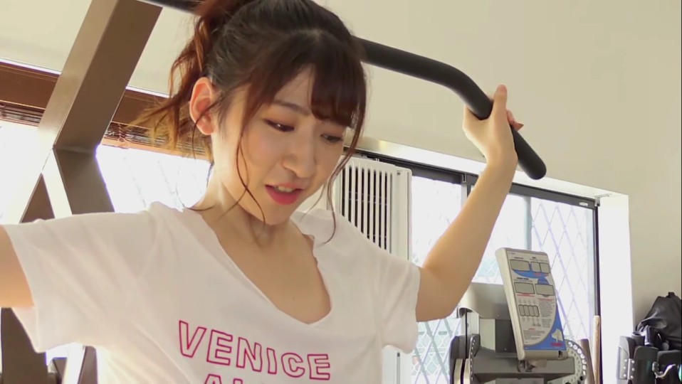 【フェチ画像】乗馬マシンでビショビショになる美女の白ハイレグにズームしてみた😍グイグイ×尻フェチ【前坂まなみ】 – フェチなカット