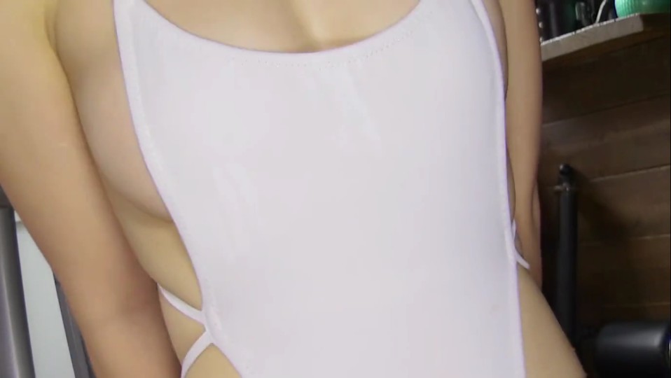 【フェチ画像】乗馬マシンでビショビショになる美女の白ハイレグにズームしてみた😍グイグイ×尻フェチ【前坂まなみ】 – 忘れられないカット