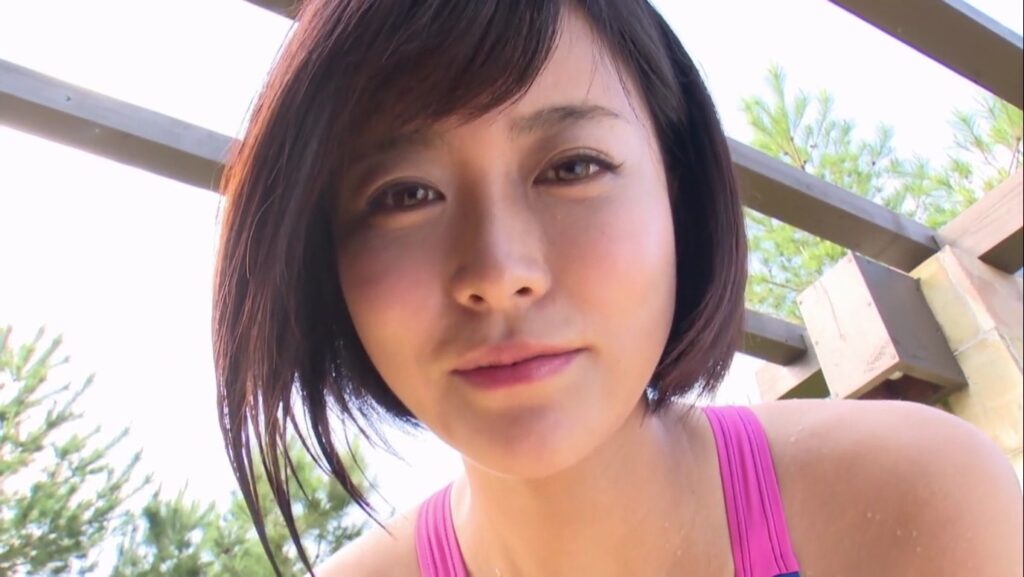 【フェチ画像】変態競泳水着のクイコミにローアングル接写されるショートカット美女😍水中カメラ&times;開脚【叶恵まそら】 &ndash; 萌えカット2