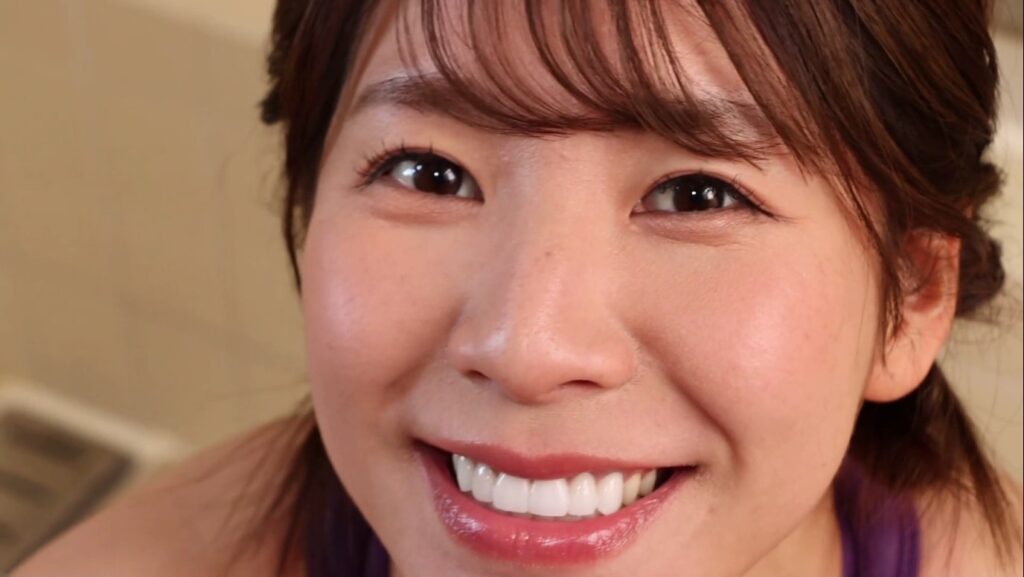 【フェチ画像】ピッタピタの競泳水着を着た爆乳美女がヌルヌルになって舐めまくる😍疑似&times;接写【夏来唯】 &ndash; 可愛いカット