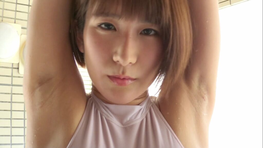 【フェチ画像】透けた超ハイレグをグイグイッと見せつけるクール美女😍スリスリ&times;水中カメラ【来栖うさこ】 &ndash; エロいカット