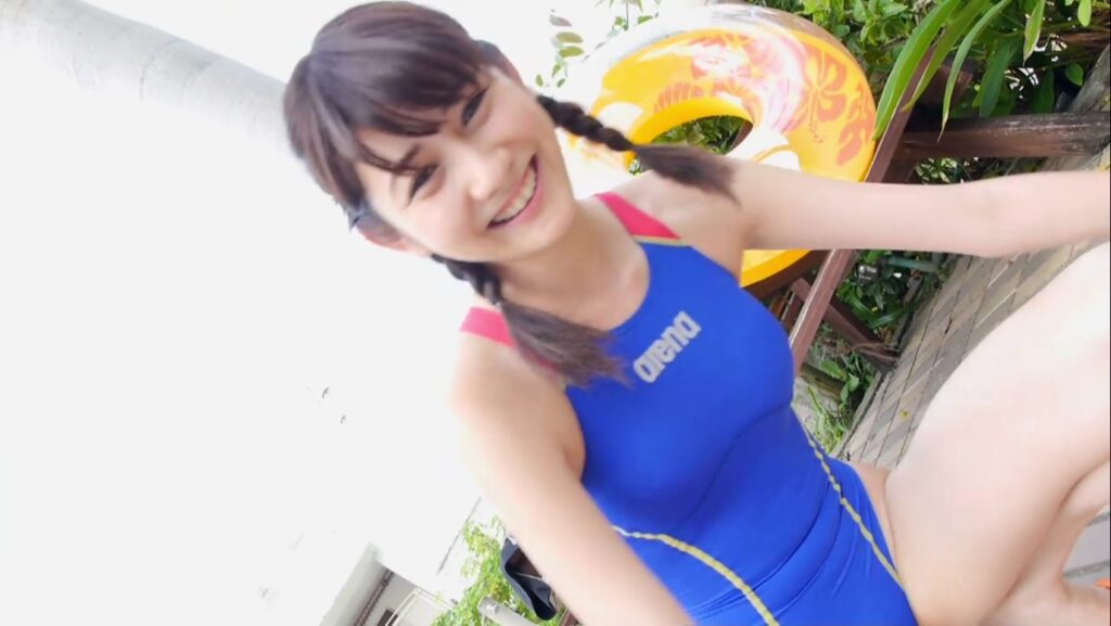 【フェチ画像】ピタピタ競泳水着ではしゃぐ美少女アイドルをローアングル接写😍水中カメラ&times;スリスリ【森田ワカナ】 &ndash; 攻めてるカット
