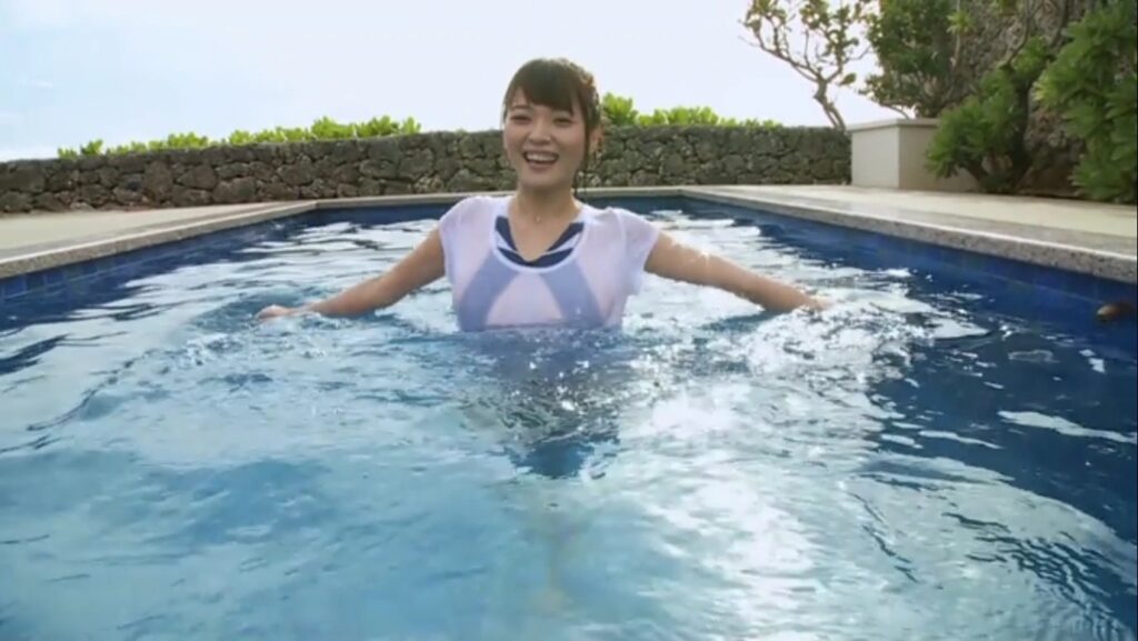 【フェチ画像】プールで濡れた変態ハイレグをグイグイ見せつけてくれる微姉😍巨乳&times;水中カメラ【伊藤しほ乃】 &ndash; 妖艶カット