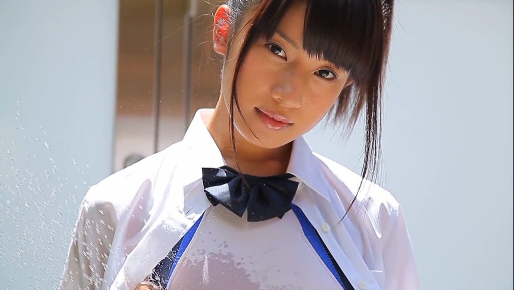 【フェチ画像】白いハイレグ競泳水着が透けまくる美少女の開脚スリスリ😍舐め&times;尻フェチ【佐倉仁菜】 &ndash; 平和なカット