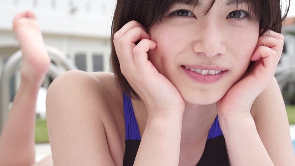【フェチ画像】ふわふわ美少女の改造競泳水着をローアングル接写😍スリスリ&times;尻フェチ【村上りいな】 &ndash; 癒やされるカット2