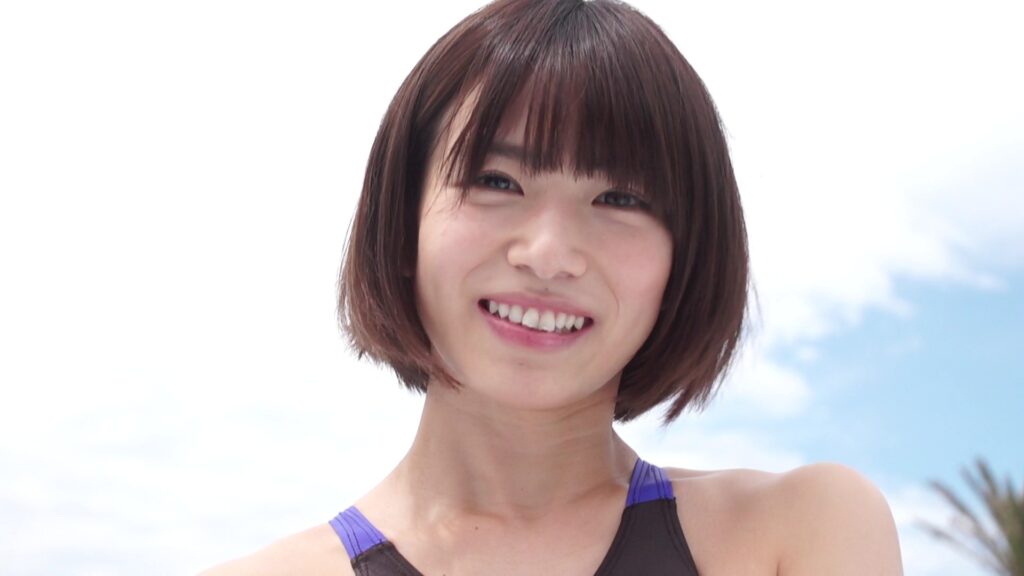 【フェチ画像】ふわふわ美少女の改造競泳水着をローアングル接写😍スリスリ&times;尻フェチ【村上りいな】 &ndash; そそるカット