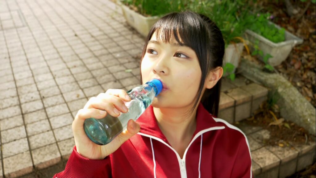 【フェチ画像】甘酸っぱい青春のピンク競泳水着でＹ字バランス😍尻フェチ&times;ローアングル【西本ヒカル】 &ndash; セクシーなカット