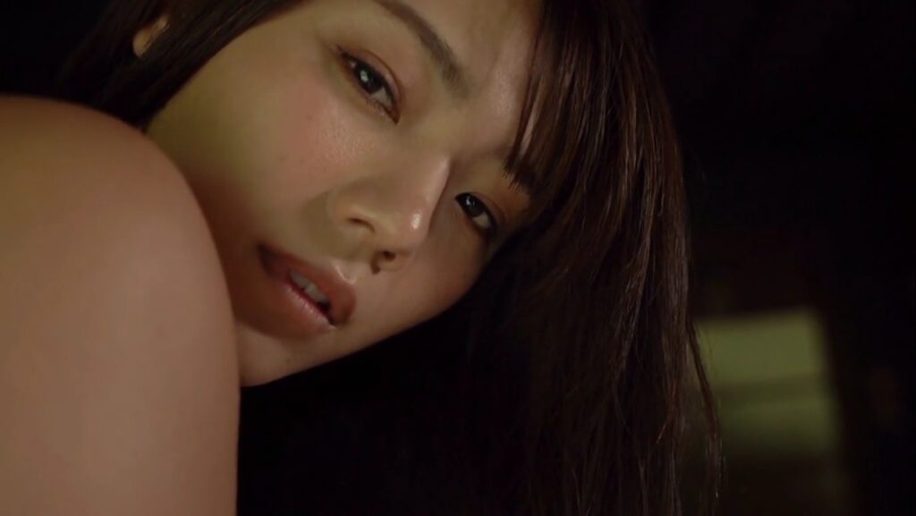 【フェチ画像】黄色ハイレグをローアングル接写されながら舐め続ける美女😍尻フェチ×薄地【大川成美】 – エッチなカット