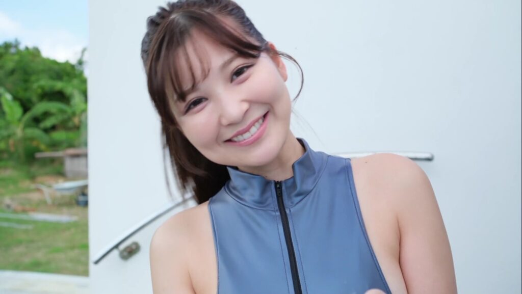 【フェチ画像】アイドルグループで活躍する美少女のフロントファスナー競泳水着😍尻フェチ&times;ハイレグ【成瀬かのん】 &ndash; 癒やされるカット