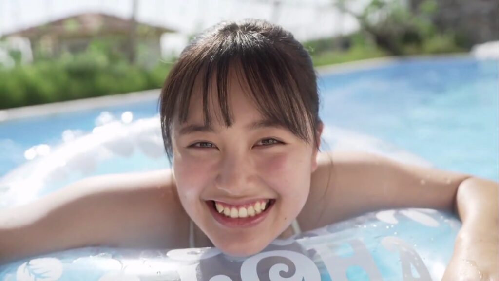 【フェチ画像】ギャップ凄い!薄スク水が濡れて貼りつくミスマガジンベスト16の迫力ボディ😍巨乳×スリスリ【広田望愛】 – 頑張ってるカット