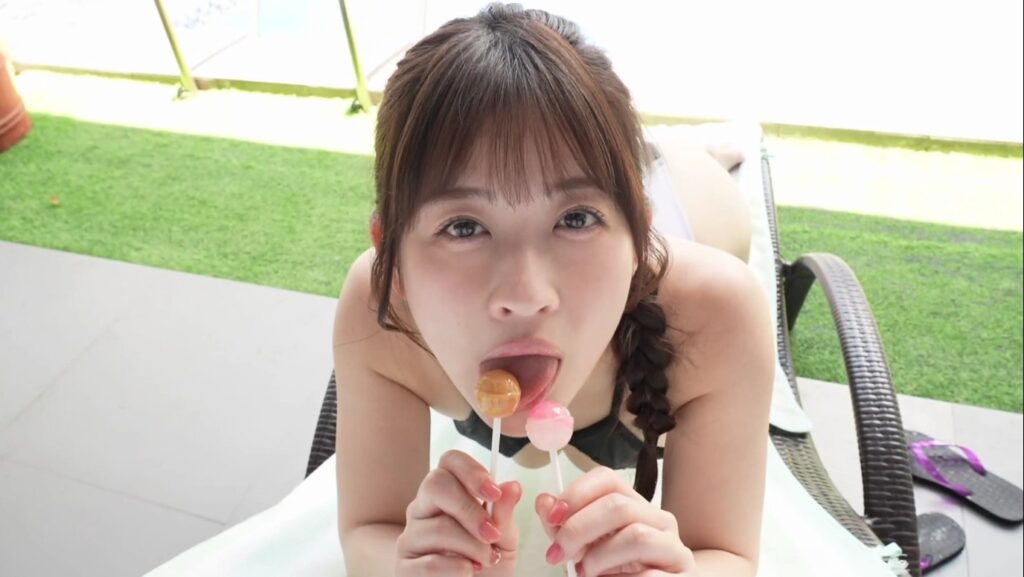 【フェチ画像】改造競泳水着からハミ出る白くて柔らかいのを自分で揉み揉み😍舐め&times;尻フェチ【メイリ】 &ndash; エッチなカット