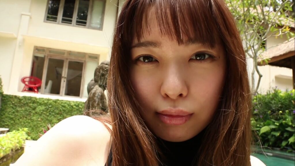 【フェチ画像】アイドルの薄ハイレグを開脚させて鼠径部にクリームを塗リこむ😍接写&times;尻フェチ【開坂映美】 &ndash; お宝カット