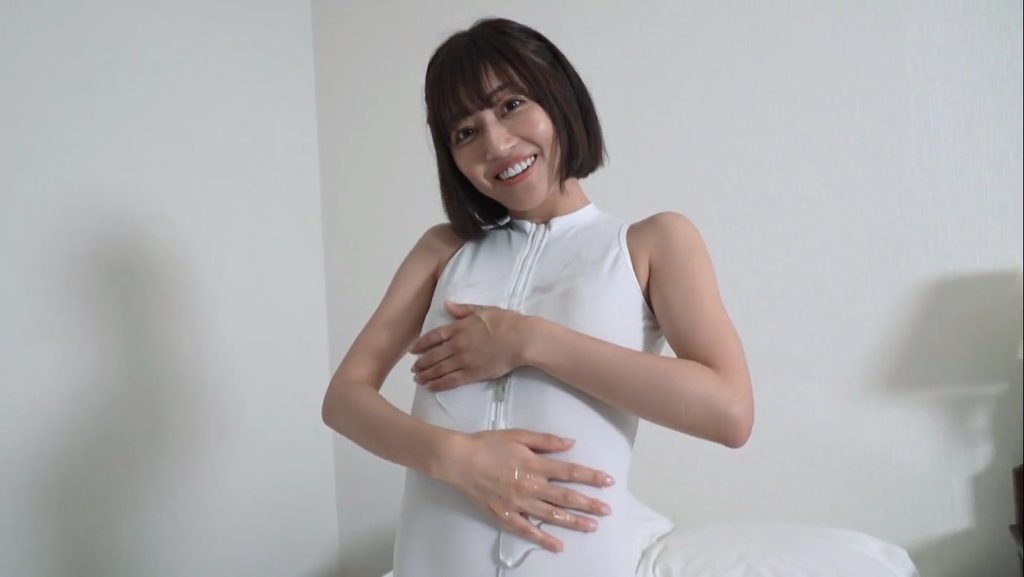 【フェチ画像】元ブランチリポーターが透けハイレグをヌルヌルにされてエロ開脚😍尻フェチ&times;マッサージ【新藤まなみ】 &ndash; キワドいカット