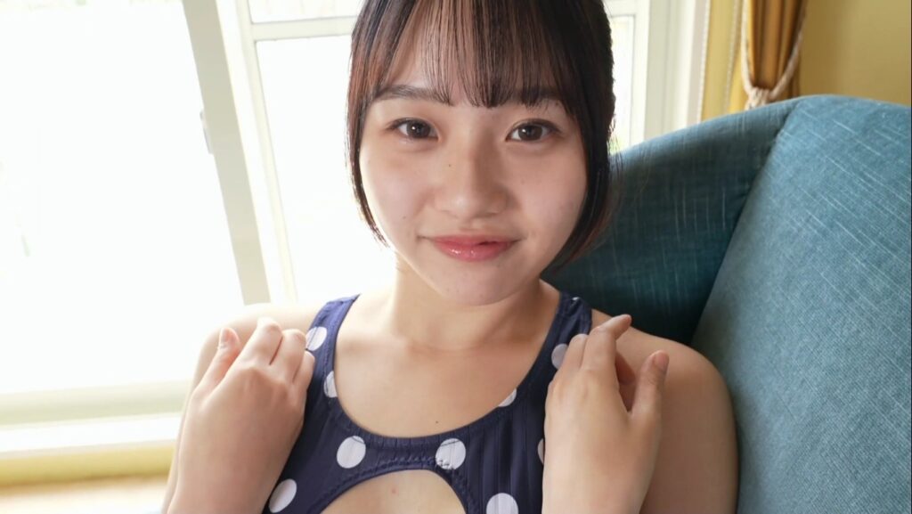 【フェチ画像】美巨乳グラドルの水玉ハイレグ競泳水着が初々しいデビュー作😍魔改造&times;ムギュ【北川翼】 &ndash; キワドいカット2