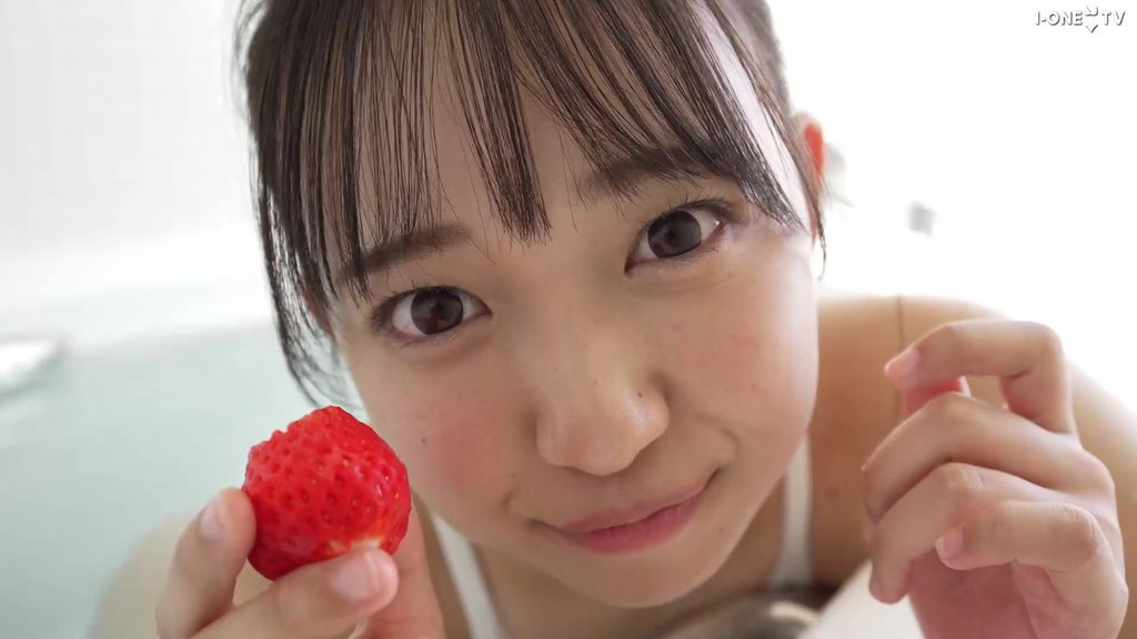 【フェチ画像】可愛すぎる合法ロリ美少女のピタピタスク水をスリスリ😍薄地接写×尻フェチ【入間ゆい】 – 可愛いカット2