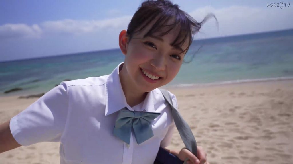 【フェチ画像】可愛すぎる合法ロリ美少女のピタピタスク水をスリスリ😍薄地接写×尻フェチ【入間ゆい】 – フェチなカット