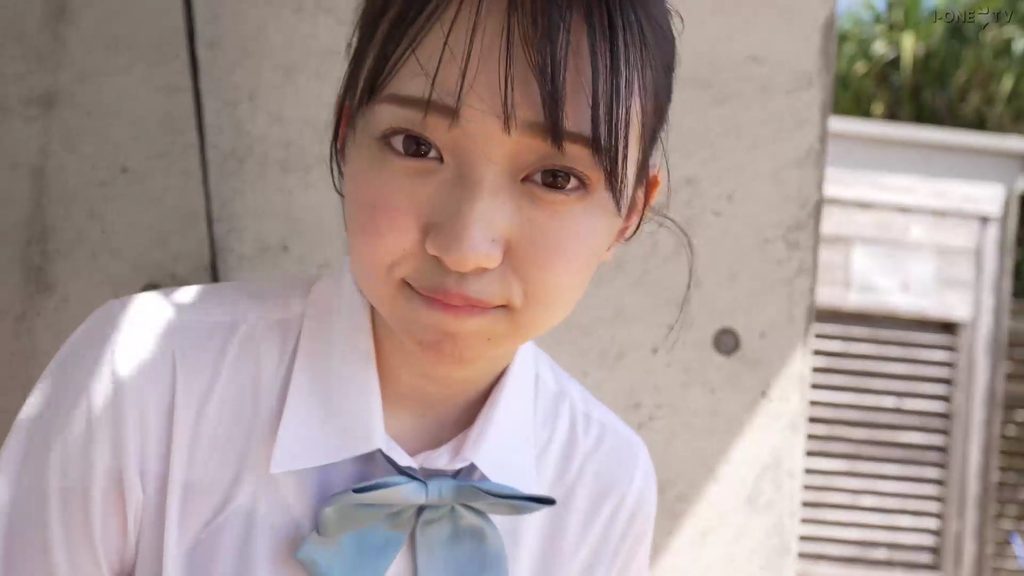 【フェチ画像】可愛すぎる合法ロリ美少女のピタピタスク水をスリスリ😍薄地接写×尻フェチ【入間ゆい】 – そそるカット