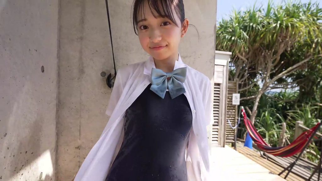 【フェチ画像】可愛すぎる合法ロリ美少女のピタピタスク水をスリスリ😍薄地接写×尻フェチ【入間ゆい】 – 攻めてるカット