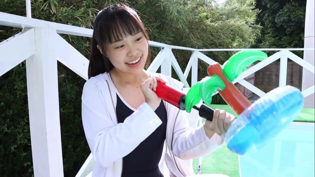 【フェチ画像】濡れたスク水がピタピタに貼りつく現役JKグラドルのデビュー作😍薄地&times;尻フェチ【一宮あい】 &ndash; キワドいカット