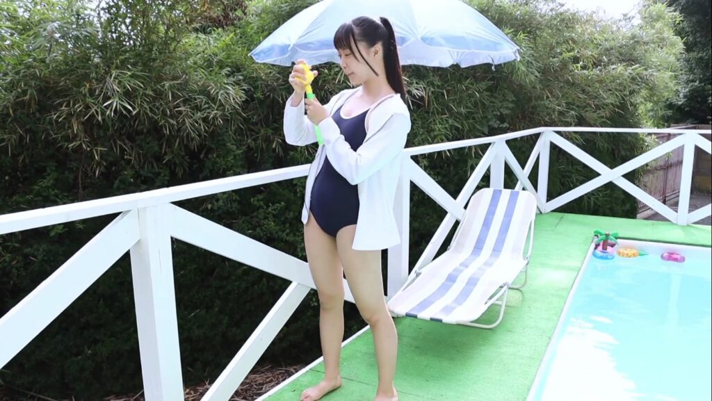 【フェチ画像】濡れたスク水がピタピタに貼りつく現役JKグラドルのデビュー作😍薄地&times;尻フェチ【一宮あい】 &ndash; 積極的なカット