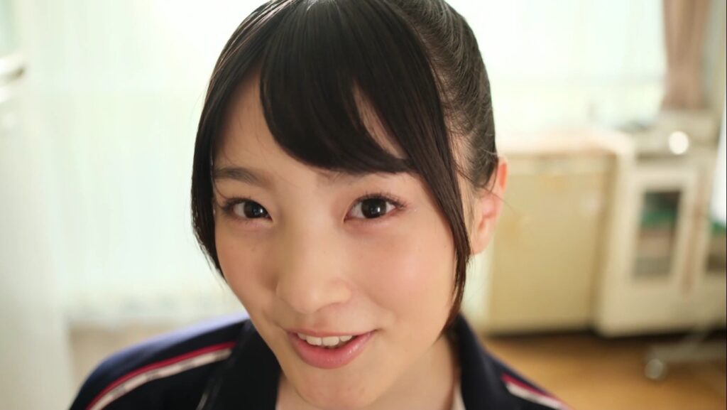 【フェチ画像】スタイル抜群の現役美少女が保健室でガチ競泳水着披露😍ピタピタ&times;透け【七海まろん】 &ndash; セクシーなカット
