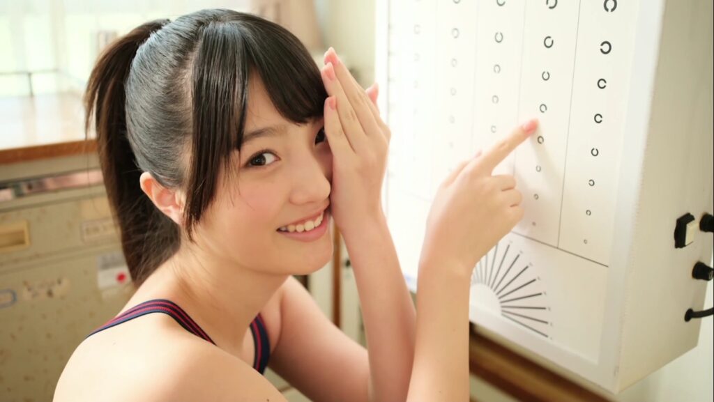 【フェチ画像】スタイル抜群の現役美少女が保健室でガチ競泳水着披露😍ピタピタ&times;透け【七海まろん】 &ndash; 神カット