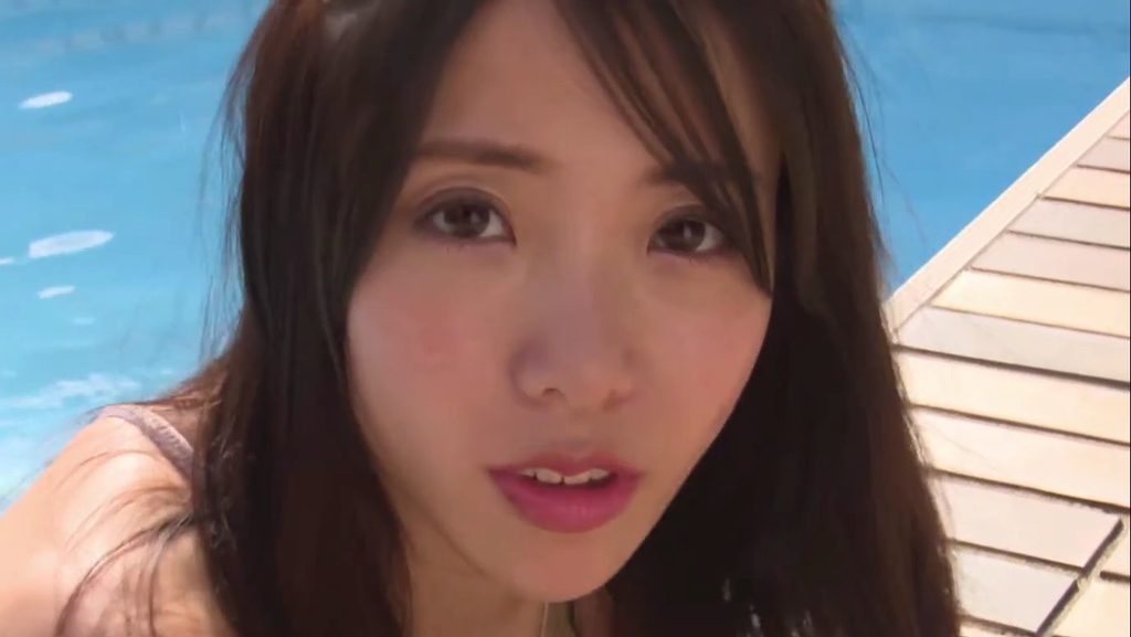 【フェチ画像】黄金の変態ハイレグをグイグイ擦り付ける様をローアングル接写😍舐め×開脚【白石みずほ】 – セクシーなカット