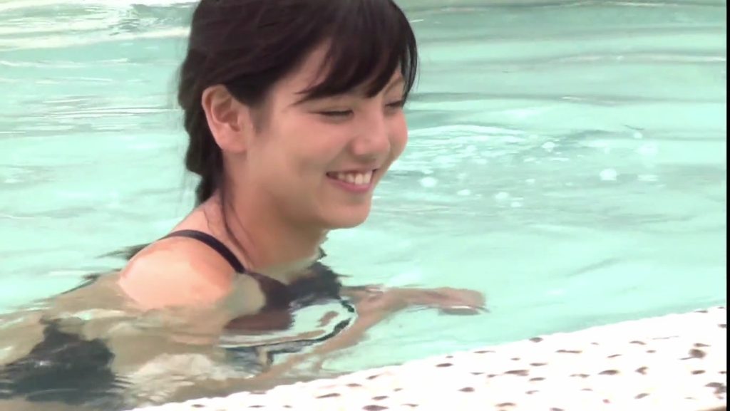 【フェチ画像】薄地ハイレグ競泳水着がピタピタに貼りつくHカップ美少女😍透け&times;ローアングル【桜あんり】 &ndash; キワドいカット