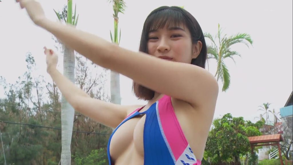 【フェチ画像】改造競泳水着でプールに入らずシャワーを浴びるJDグラドル😍ハイレグ&times;巨乳【谷かえ】 &ndash; 萌えカット